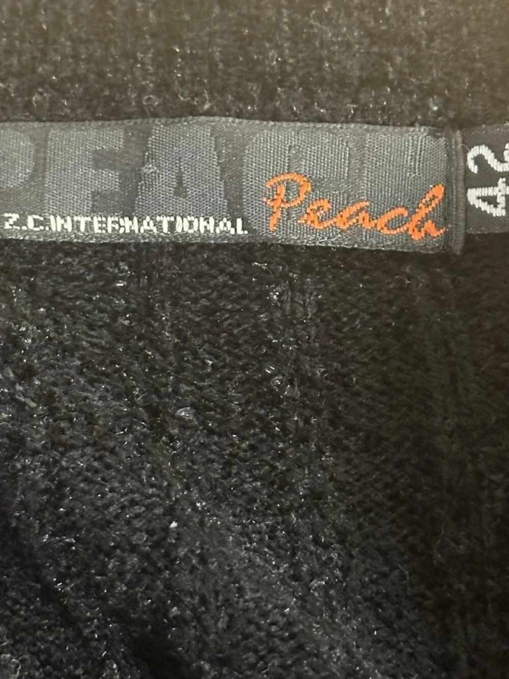 Peach By Z.C. International Men’s Black V Neck Diamond Pattern Sweater Sz 42